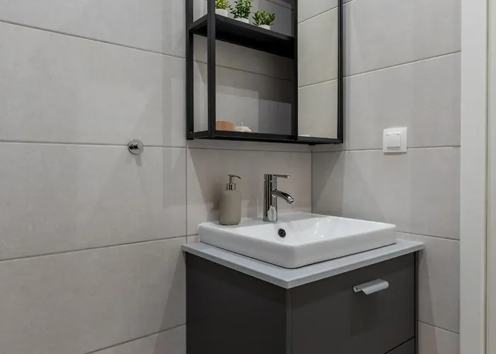 Nest- Cozy & Accessible Thessaloníki
