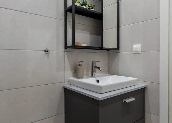 Nest- Cozy & Accessible * Szaloniki